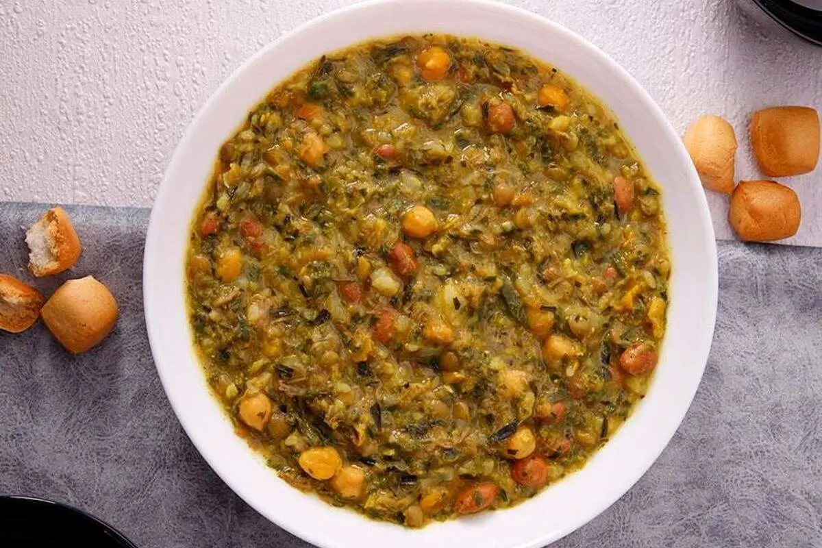 آش سبزی شیرازی را با این دستور اصیل درست کنید