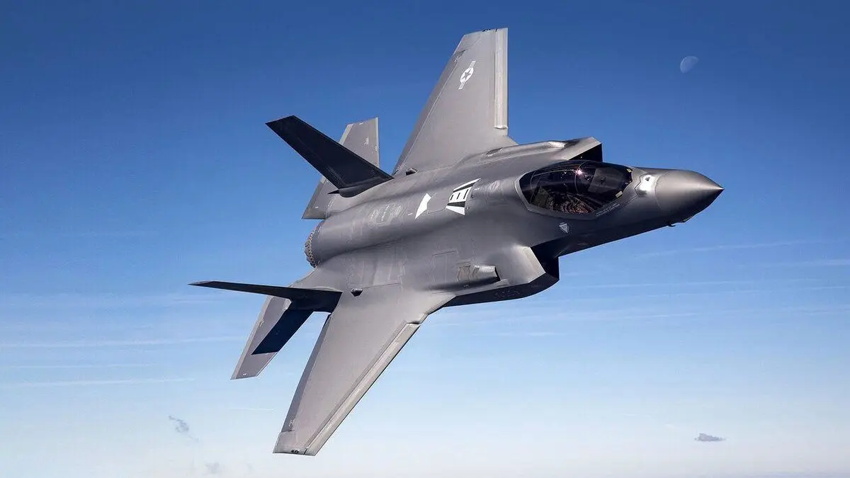 (ویدئو) نمایی دیدنی از فرود عمودی  جنگنده F-35B لایتنینگ