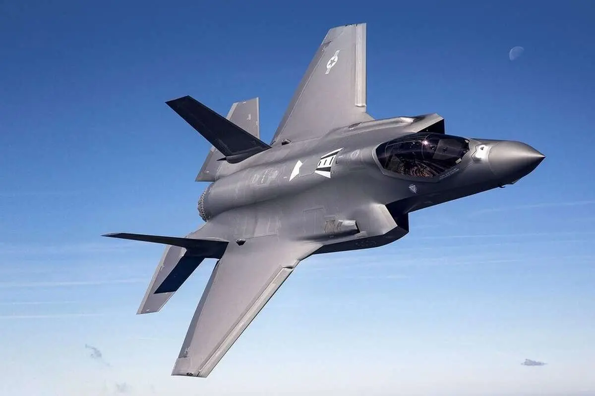 (ویدئو) نمایی دیدنی از فرود عمودی  جنگنده F-35B لایتنینگ