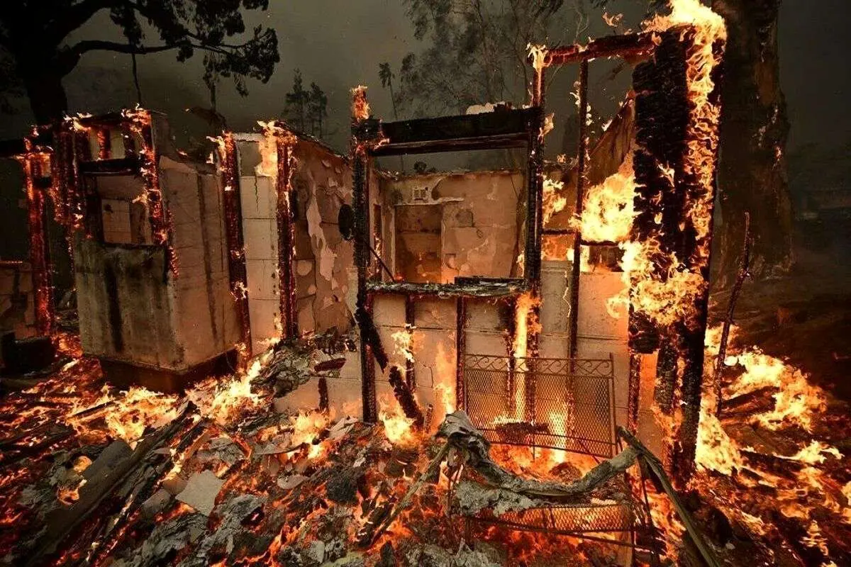 آمادهباش ارتش آمریکا برای مهار آتشسوزی لسآنجلس
