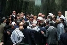 حمله کوچک زاده به دولت؛ راضی نیستم یک قِران از مالیات من خرج لس‌آنجلسی‌ها شود