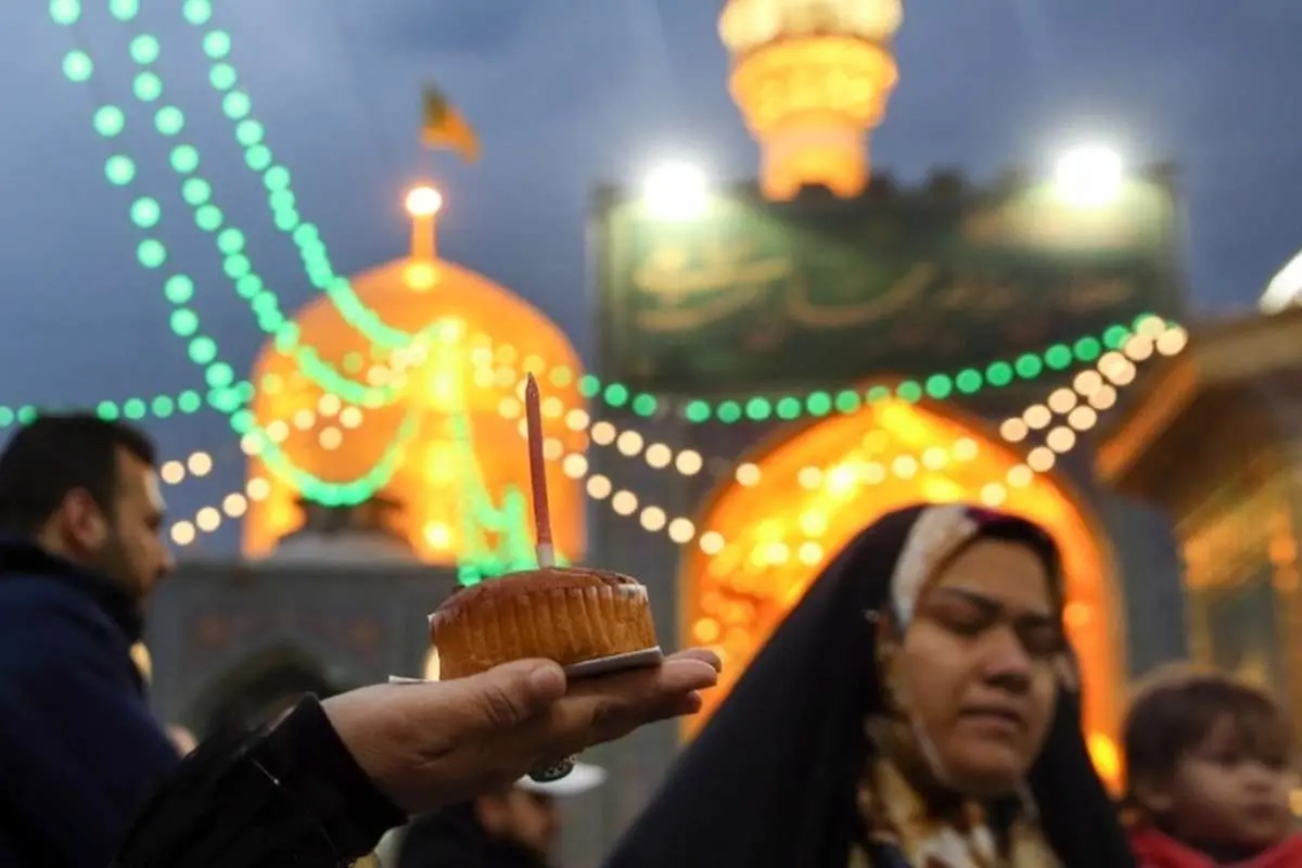 (تصاویر) حال و هوای حرم رضوی در شب میلاد امام علی(ع)