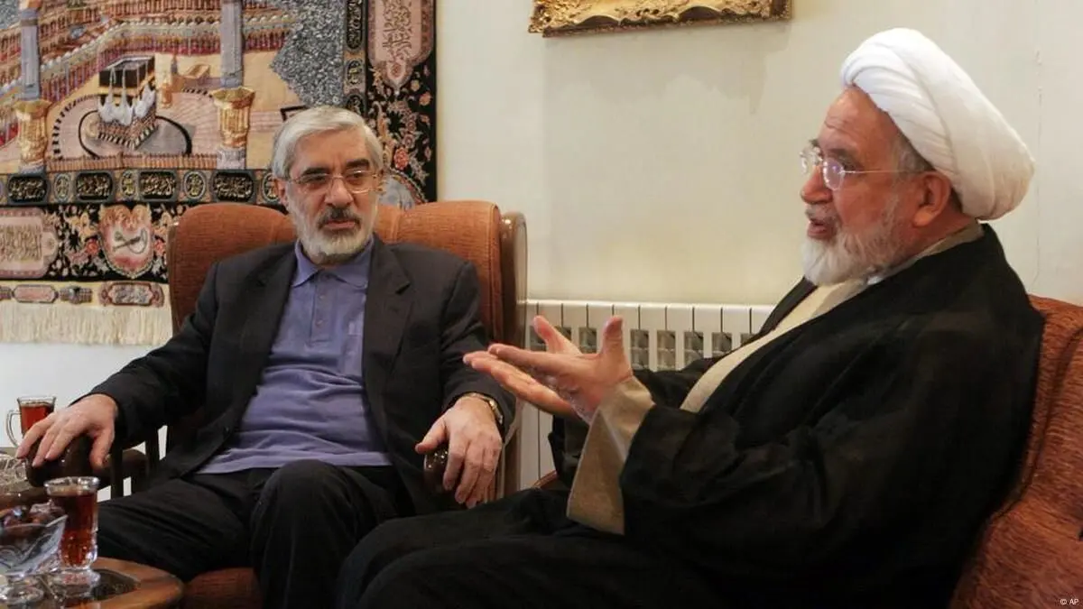 عبدالرضا داوری: از دفتر احمدی نژاد تماس گرفتند که خبر بزنید کروبی، موسوی و خاتمی متواری شدند