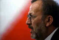 "متکی استعفا داده است"