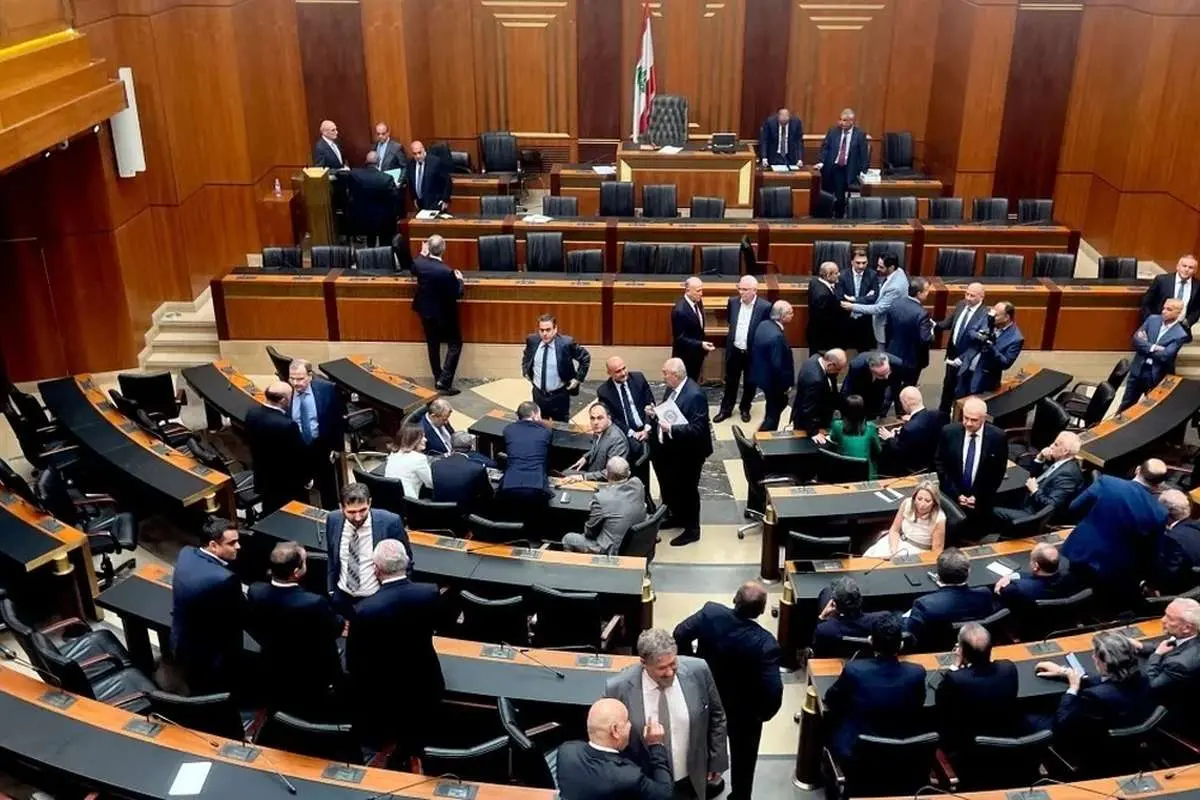 (ویدئو) فحاشی دو نماینده پارلمان لبنان در روز انتخاب رئیس جمهور