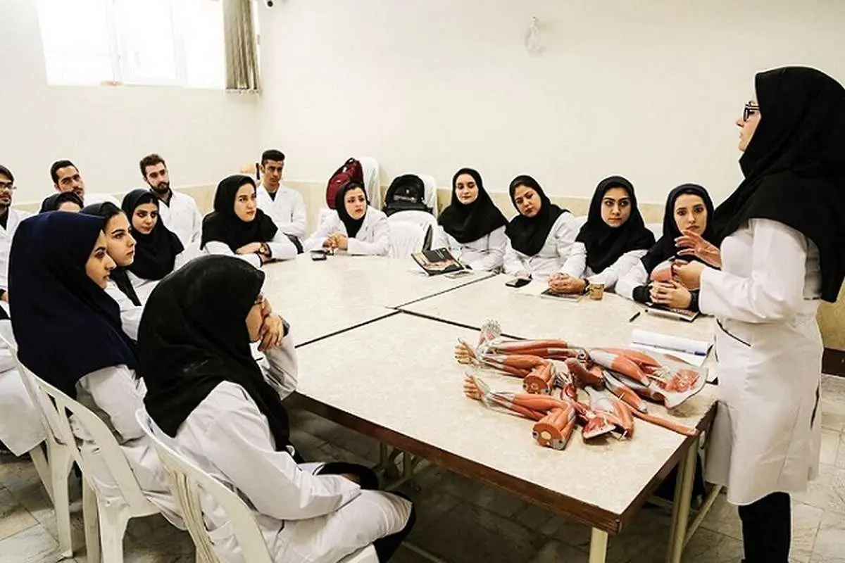 ۳۰ هزار دانشجوی پزشکی در سال ۱۴۰۴ یعنی ۱۵ برابر ظرفیت، یعنی فاجعه