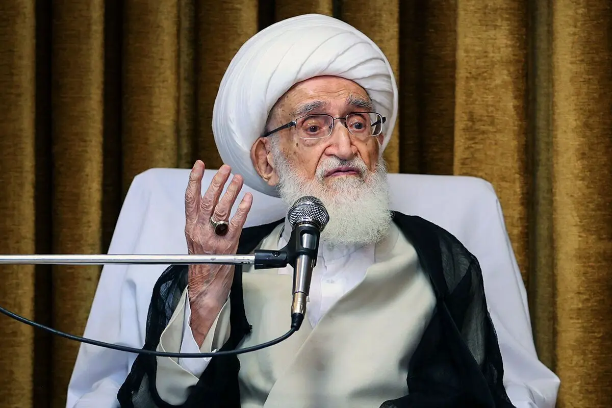 آیت‌الله نوری همدانی: باید کاری کنیم کسی دور از سند و بدون مدرک منبر نرود
