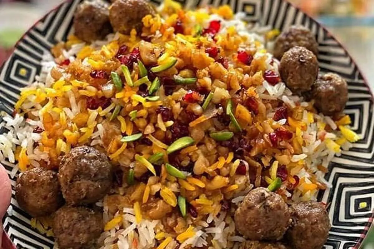 زرشک پلو با کوفته قلقلی مرغ؛ زرشک پلو متفاوت و خوشمزه