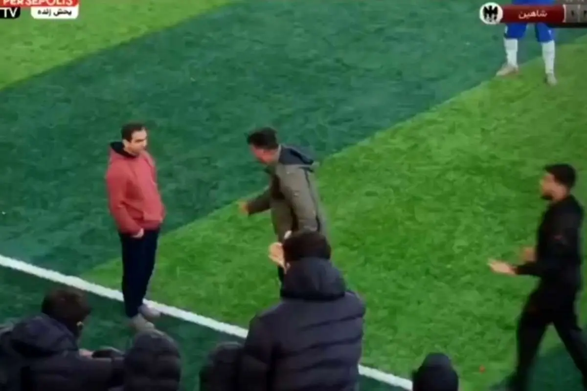 (ویدیو) حمله به سرمربی پرسپولیس و شروع یک نزاع جمعی!