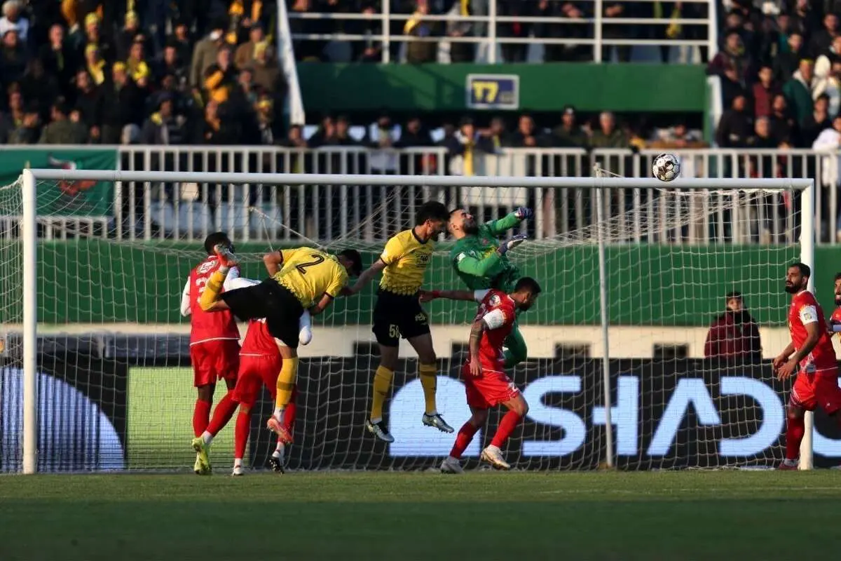 (عکس) حال خوش بازیکن پرسپولیس بعد از شکست برابر سپاهان!