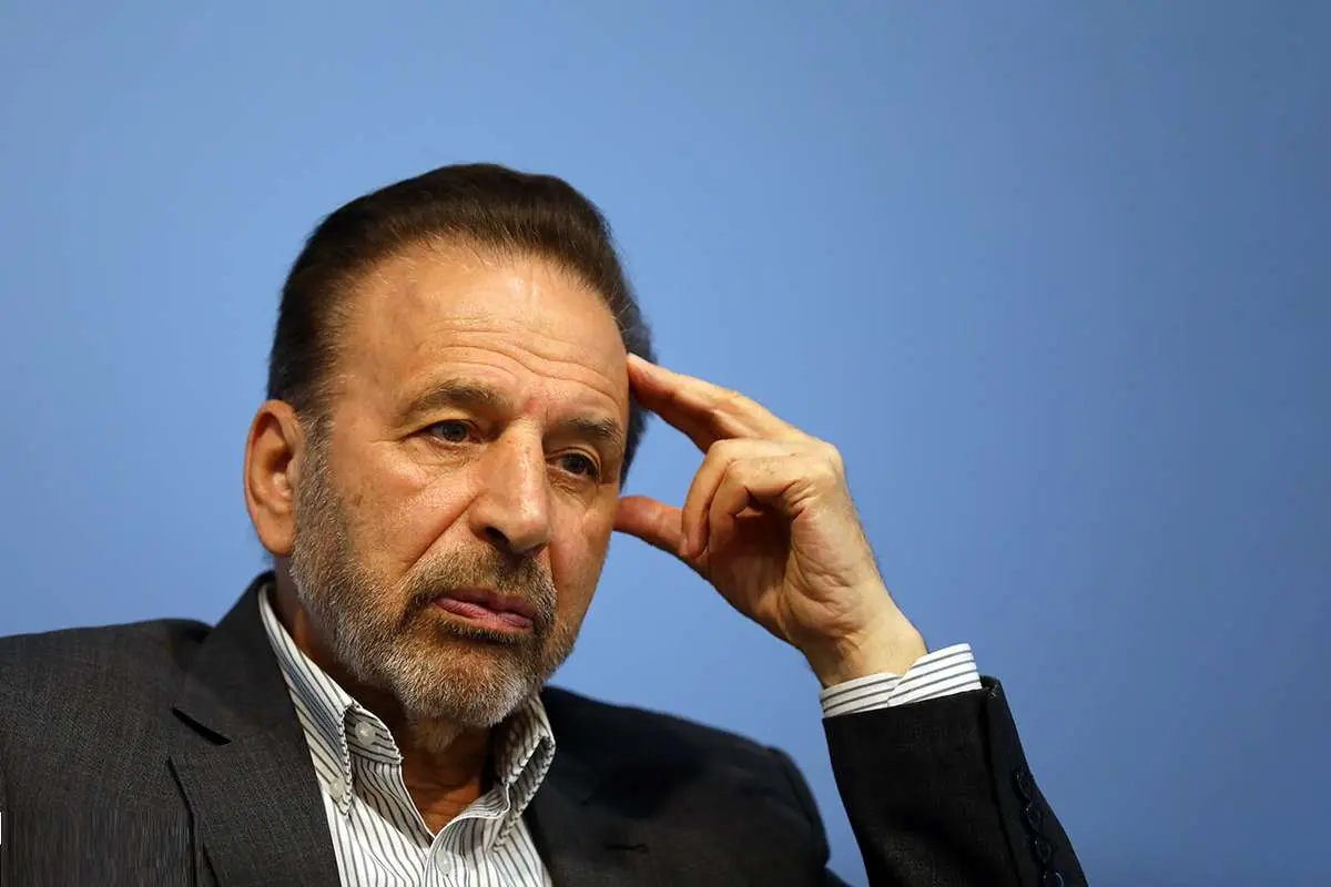 واعظی به پزشکیان: بخاطر حمله گروههای رادیکال از مواضع خود عقب نشینی نکنید