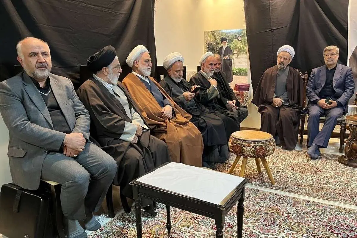 (تصاویر) رئیس قوه قضائیه در منازل شهیدان رازینی و مقیسه