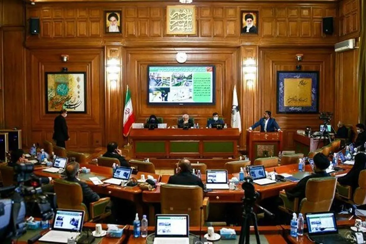 (ویدیو) تشنج در صحن شورای شهر تهران؛ مخالفت با ساماندهی بدون مجوز قطعه شهدا