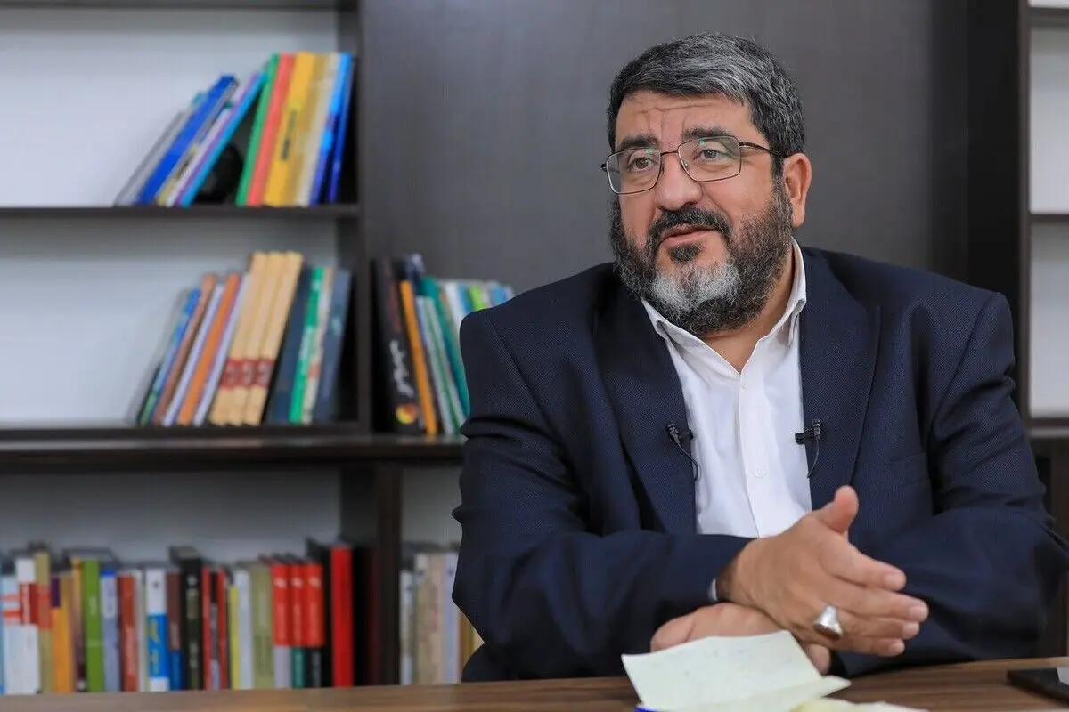 فواد ایزدی فعال سیاسی نزدیک به جلیلی: ناتوانی در مهار آتش سوزی، نشانه افول آمریکا است