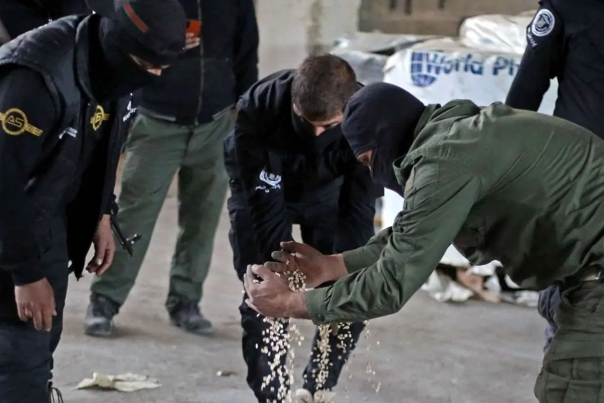 (تصاویر) کشف یک انبار بزرگ مواد مخدر در لاذقیه سوریه