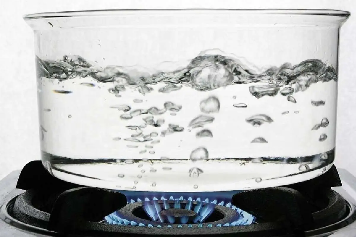 جوشاندن آب، میکروب‌های آن را از بین می‌برد؟