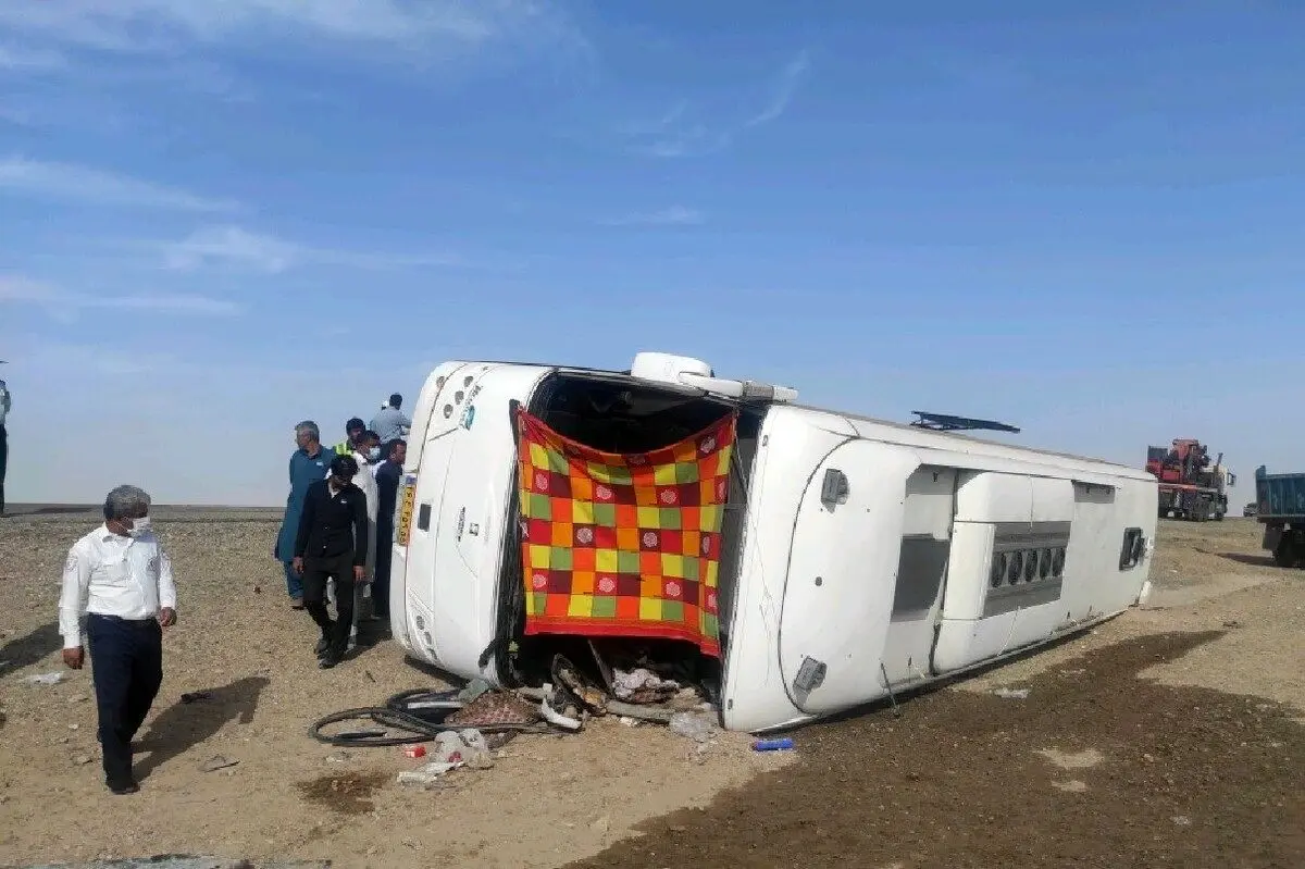 واژگونی اتوبوس در محور میبد ـ مهریز با ۱۲ مصدوم