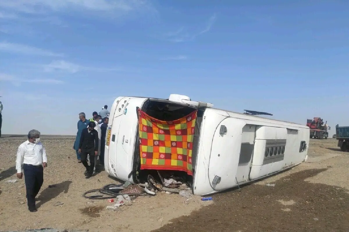 واژگونی اتوبوس در محور میبد ـ مهریز با ۱۲ مصدوم