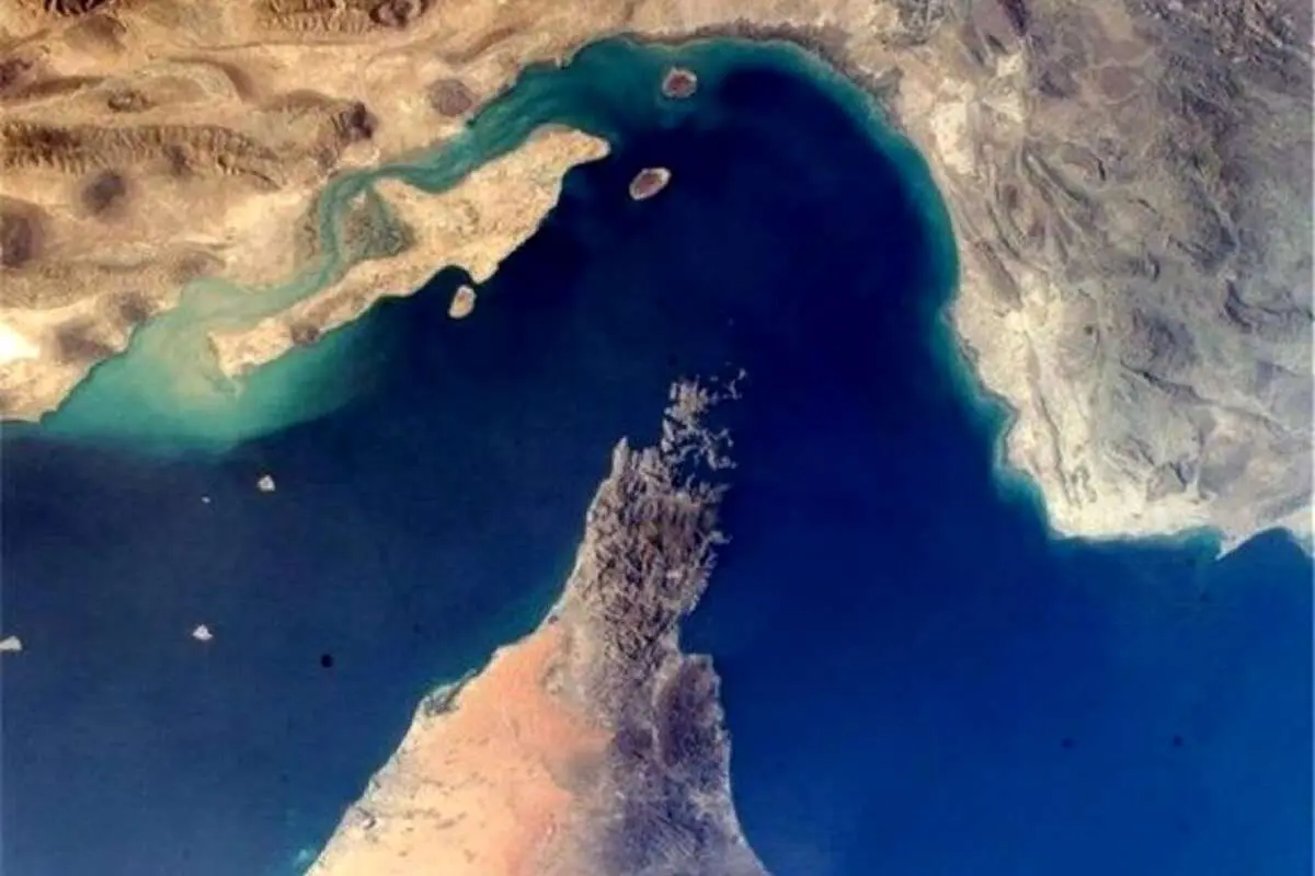 (ویدئو) عملیات شناور انتحاری سپاه در خلیجفارس در رزمایش امروز
