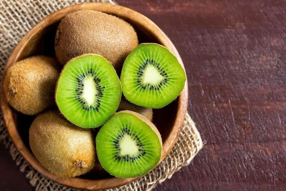 چرا نباید کیوی را کنار سیب نگهداری کرد؟
