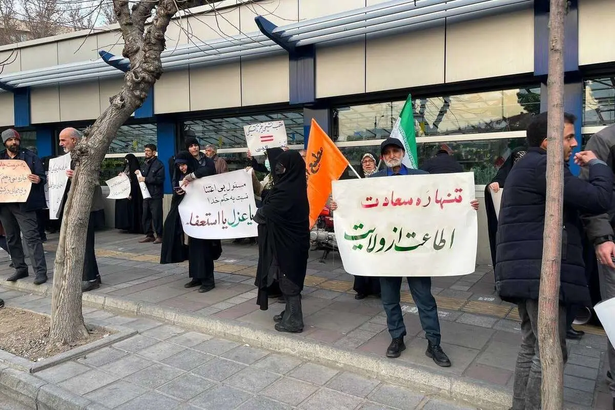 مطالبه محاکمه ظریف و پزشکیان به عنوان مفسد فی‌الارض