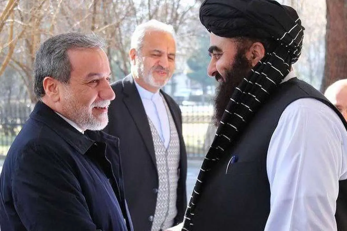 (ویدئو) استقبال گرم امیر خان متقی از وزیر امور خارجه ایران