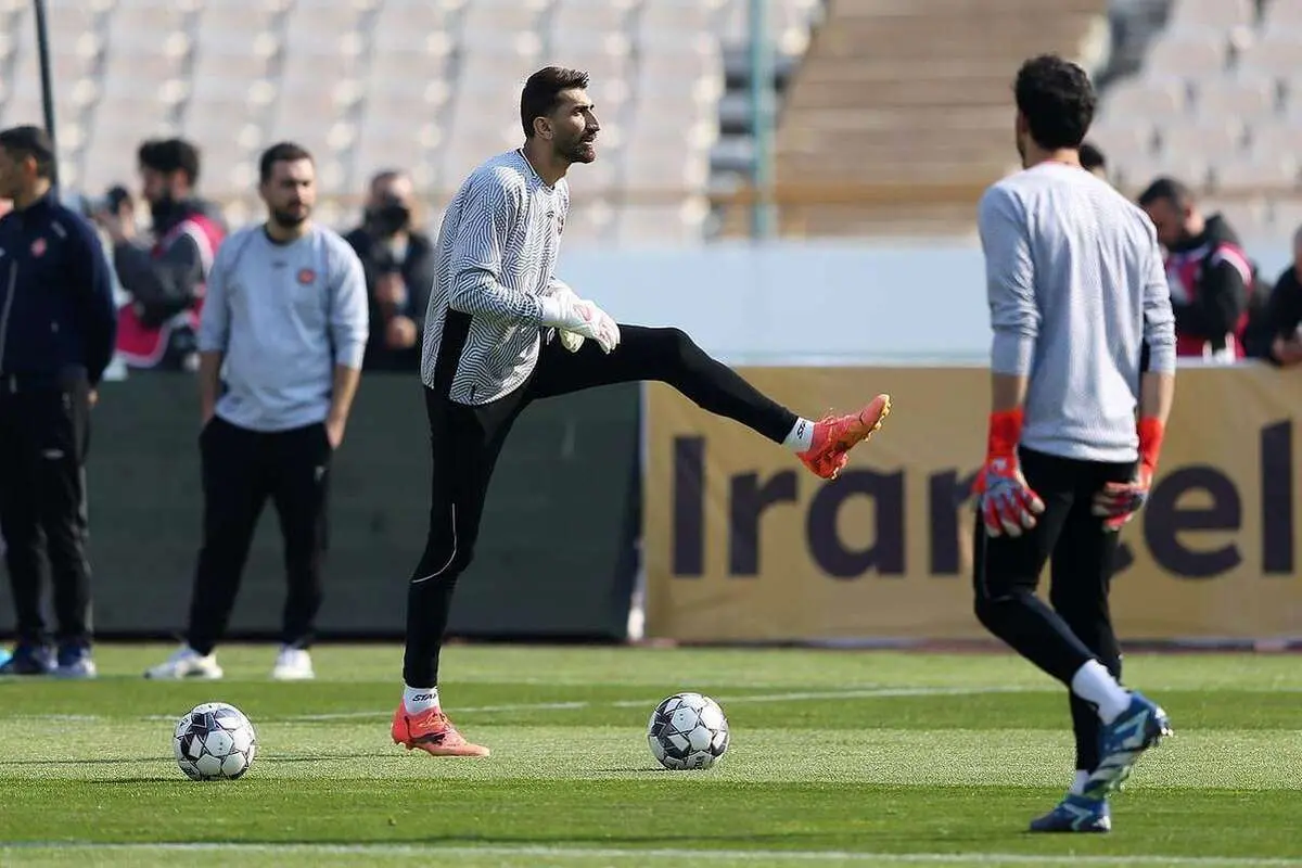 (عکس) لبخند علیرضا بیرانوند به دلارهای پرسپولیسیها