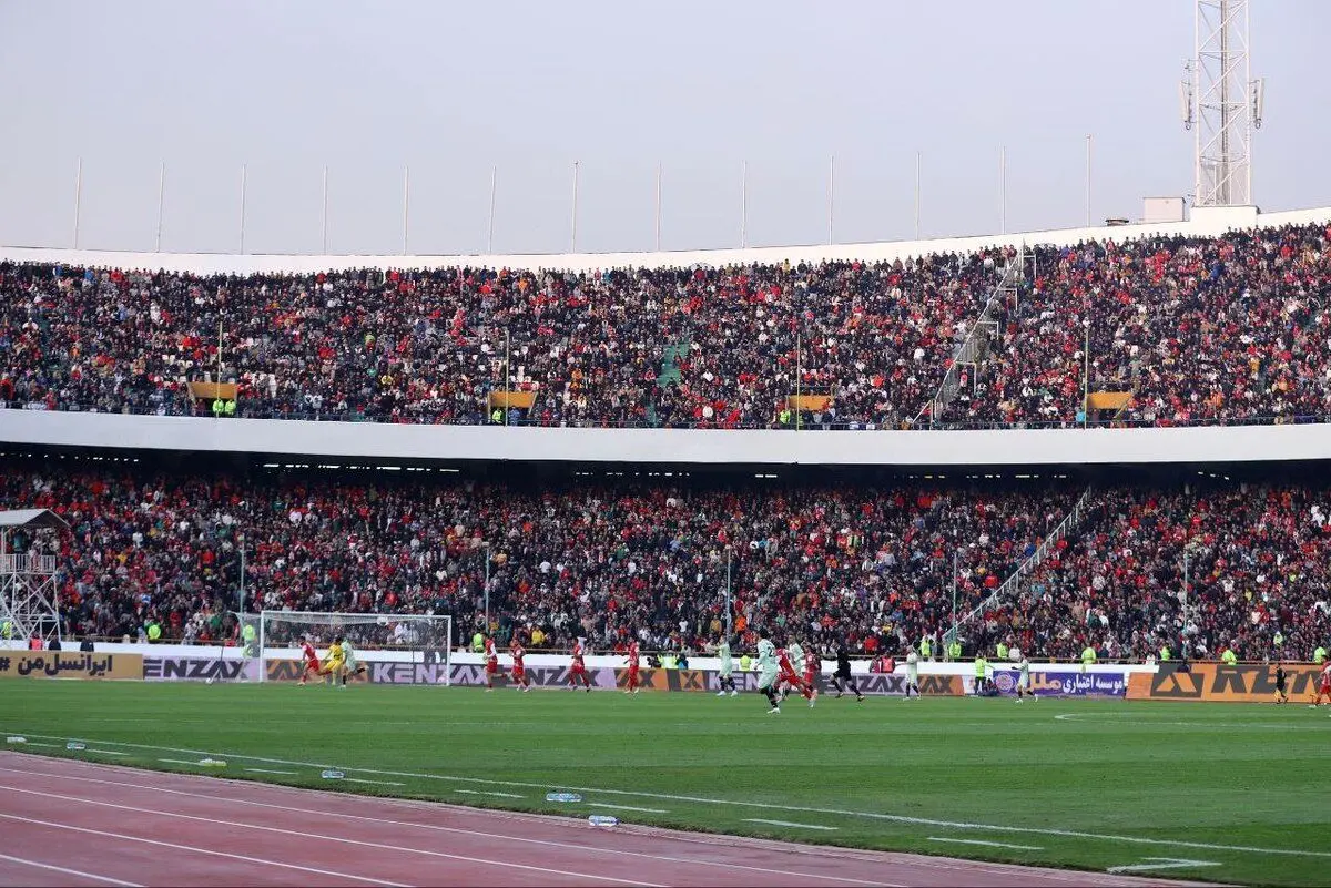 (عکس) خاک‌انداز نزدیک کرنر پرسپولیس چه‌کار می‌کرد؟!