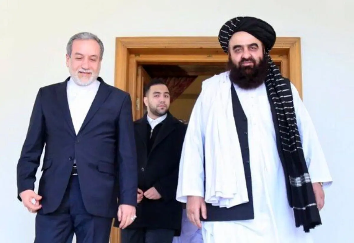 متقی: بازگشت مهاجرین افغانستانی در اولویت‌های امارت اسلامی قرار دارد
