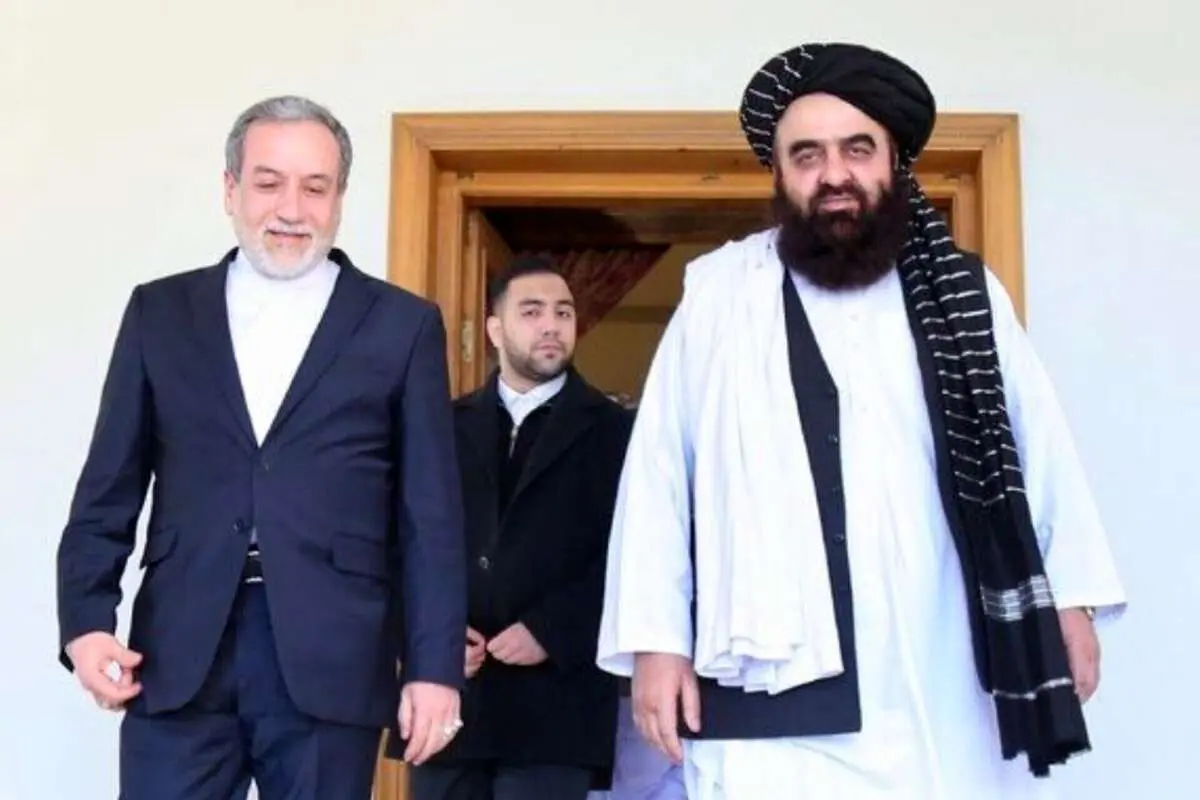 متقی: بازگشت مهاجرین افغانستانی در اولویت‌های امارت اسلامی قرار دارد