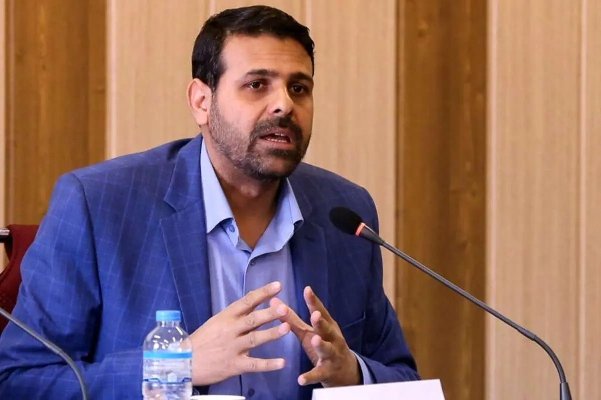 حمله عضو هیات رئیسه مجلس به ظریف: انتصاب او غیرقانونی است