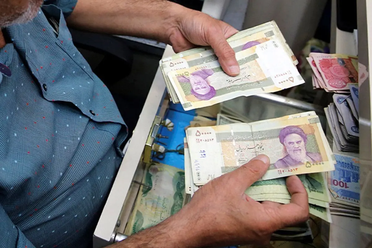 نظر موافقان و مخالفان افزایش  دستمزد ۱۴۰۴