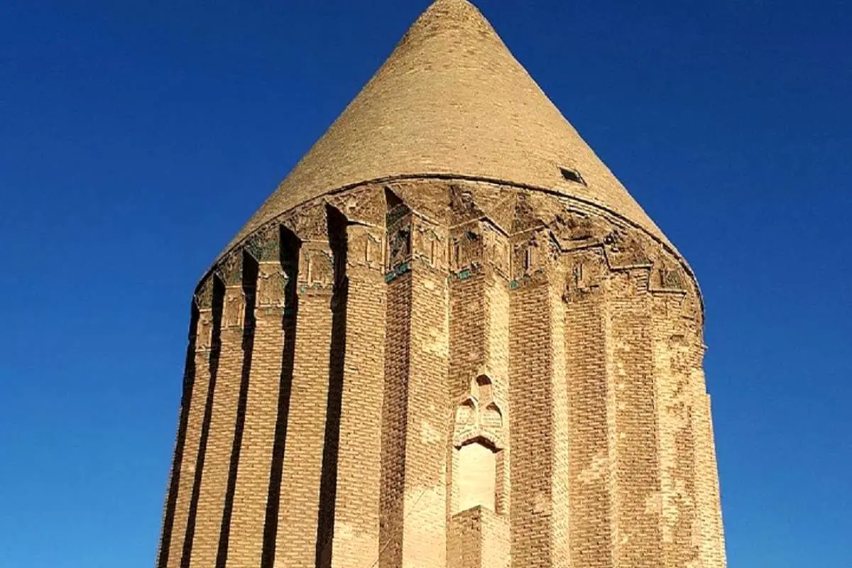 (عکس) برج علاء الدوله ورامین و نمایی از دماوند؛ سال ۱۲۷۶