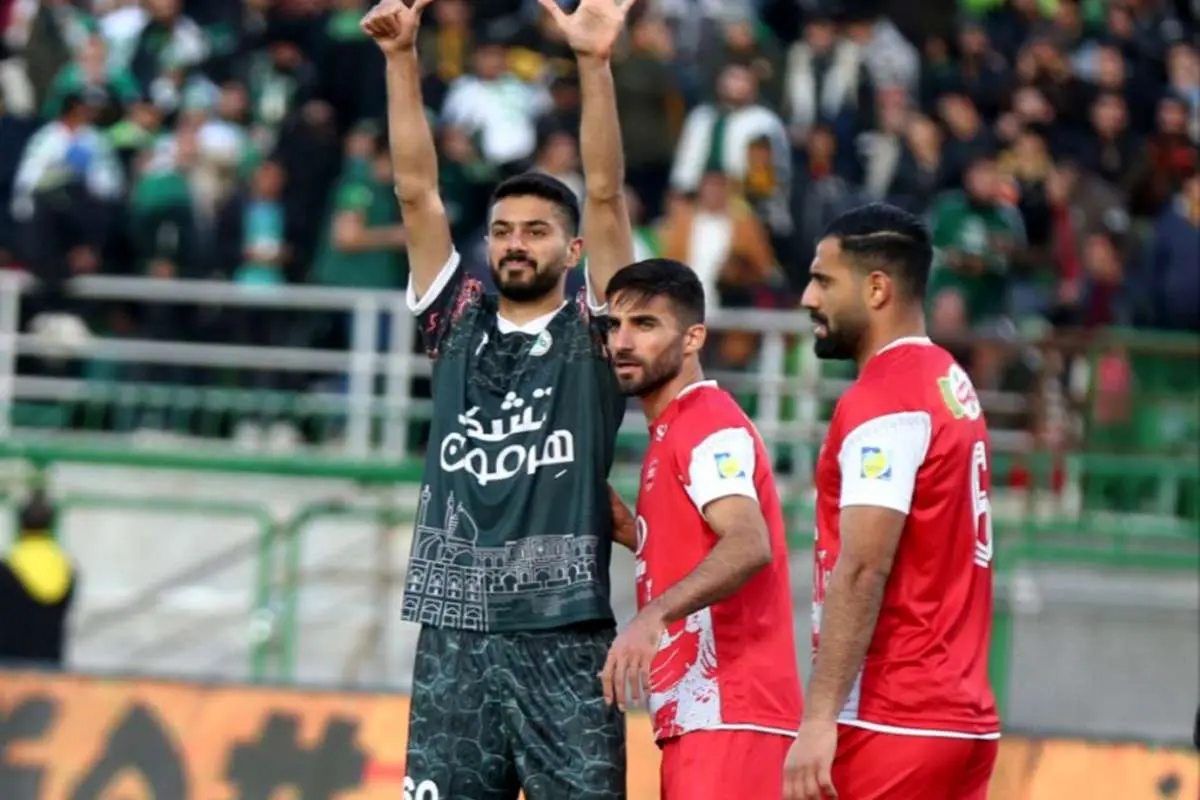 مدافع پرسپولیسی ذوبآهن: مقابل پرسپولیس انتظار عدالت داشتیم!