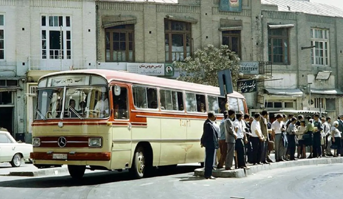(عکس) «ایستگاه اتوبوس میدان توپخانه»؛ سال ۱۳۲۶