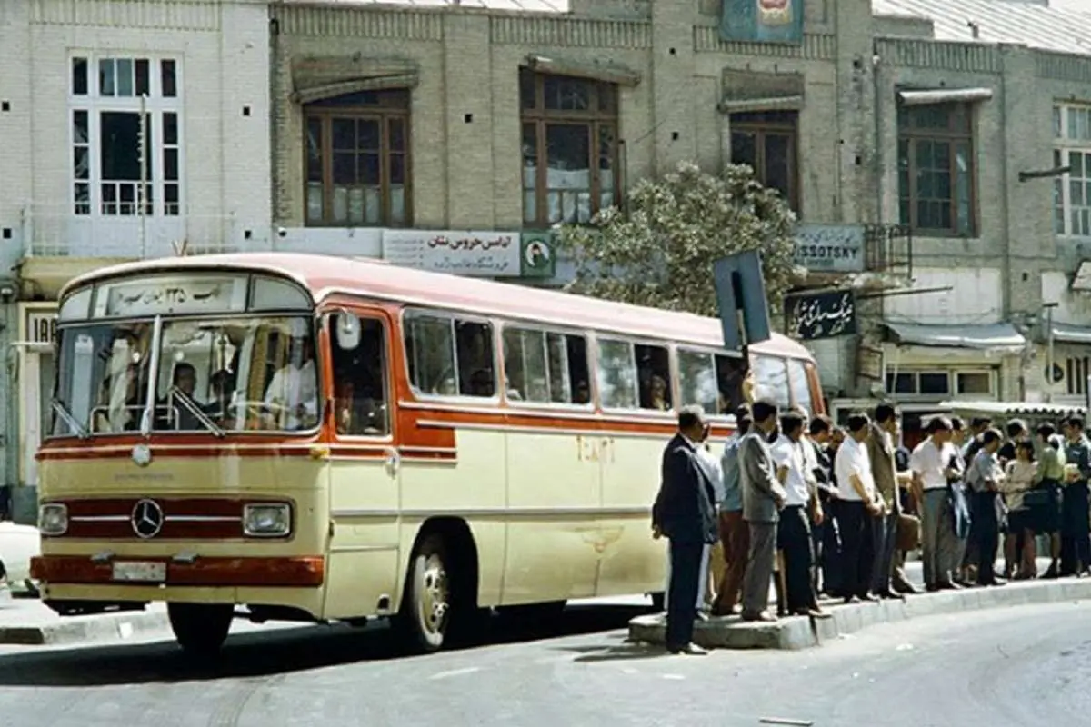 (عکس) «ایستگاه اتوبوس میدان توپخانه»؛ سال ۱۳۲۶