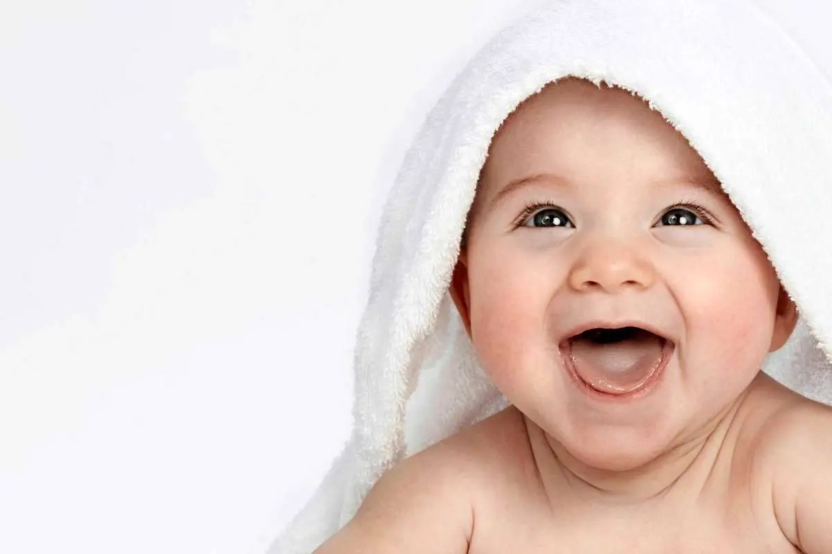 (ویدئو) راهکار طب سنتی برای زیباتر شدن نوزاد