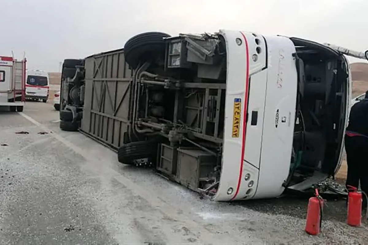۲۰ مصدوم درپی واژگونی اتوبوس در جاده کرمانشاه به همدان