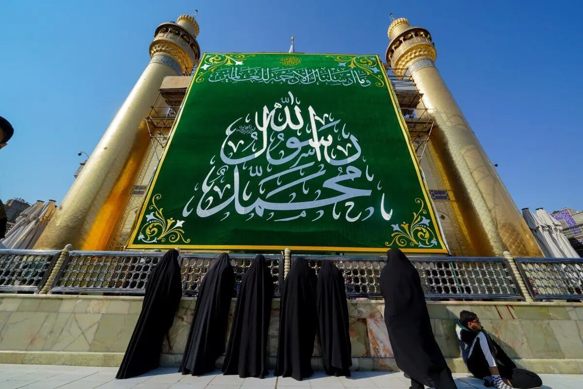 (تصاویر) گل‌آرایی حرم امام علی(ع)