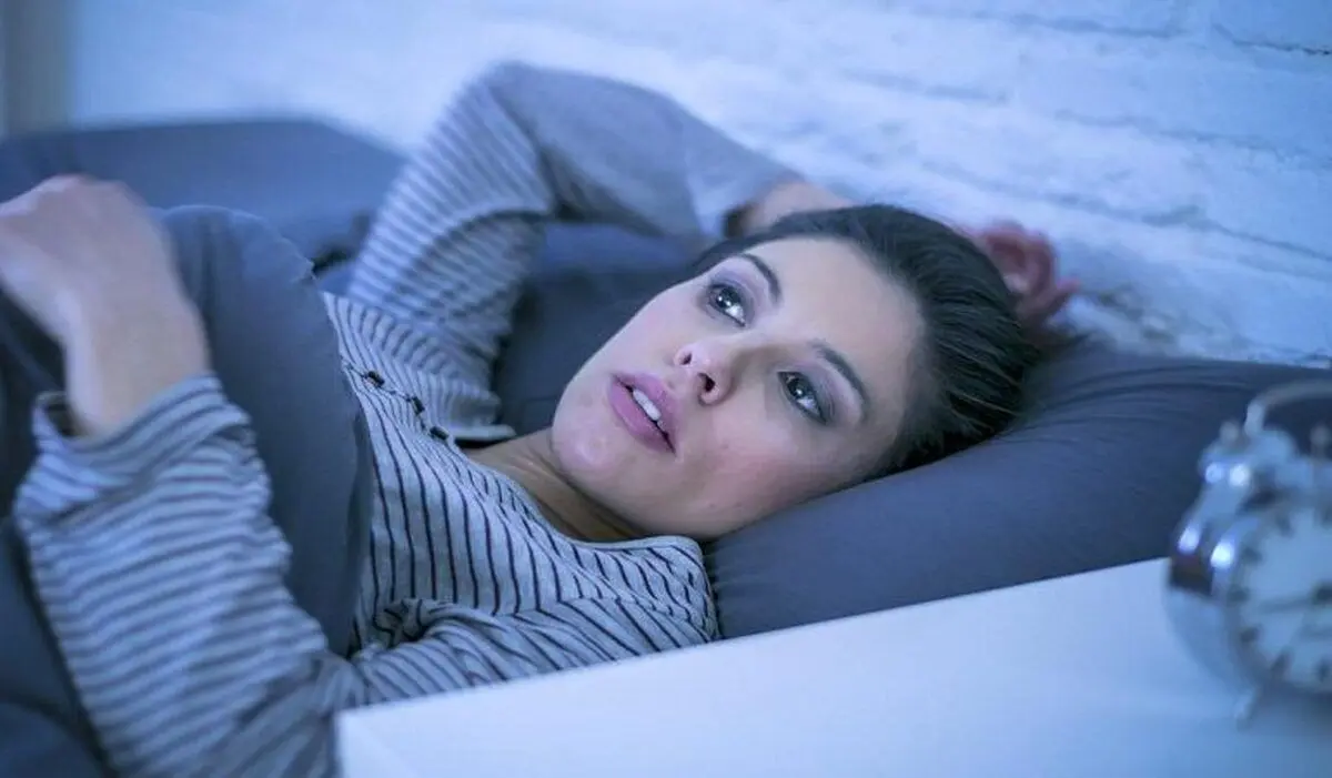 ۸ دلیل برای بی‌خوابی شبانه زنان؛ این ۱۲ توصیه را جدی بگیرید