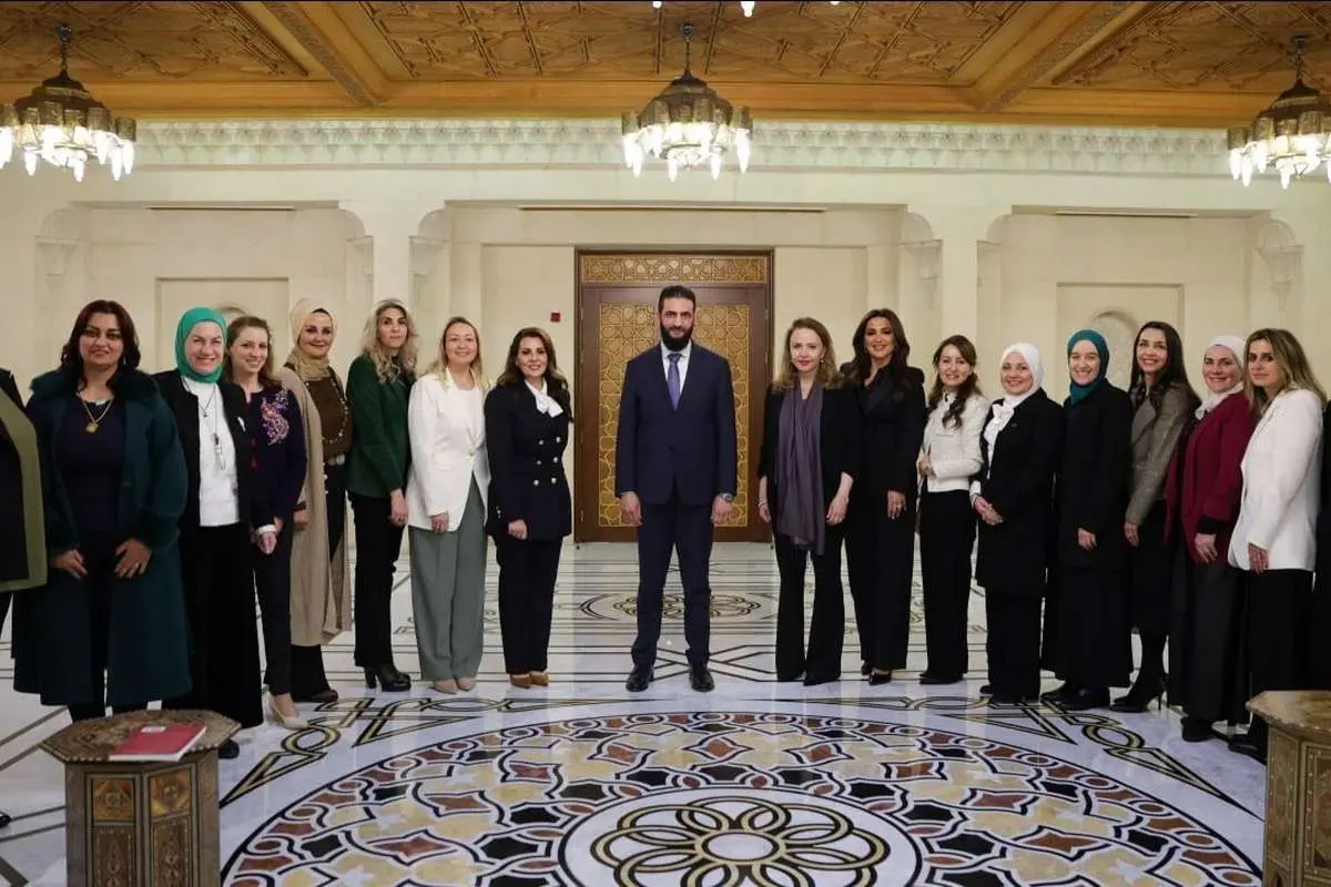 (عکس) جولانی اینبار به زنان برای رعایت حجاب تذکر نداد