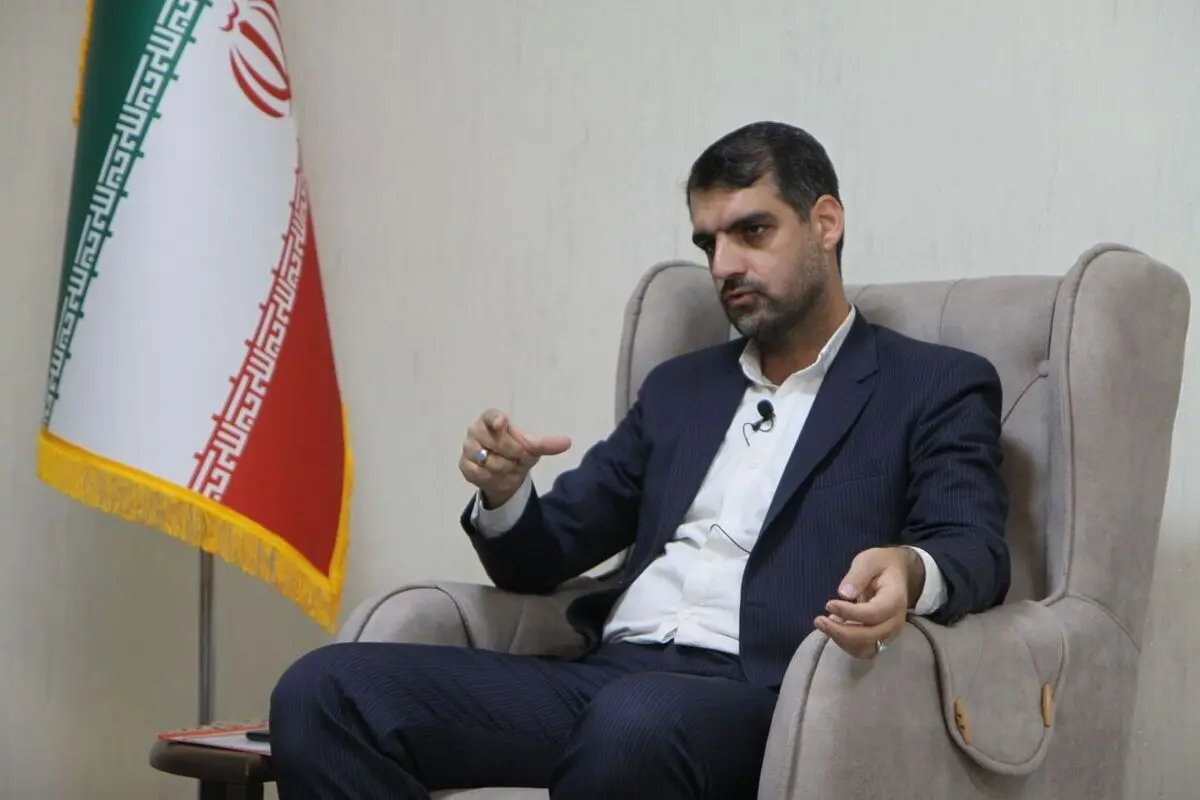 توجیه نماینده قم برای توهین به ظریف در مجلس: «غلط کردی» کمترین عبارت بود و استحقاقش را داشت