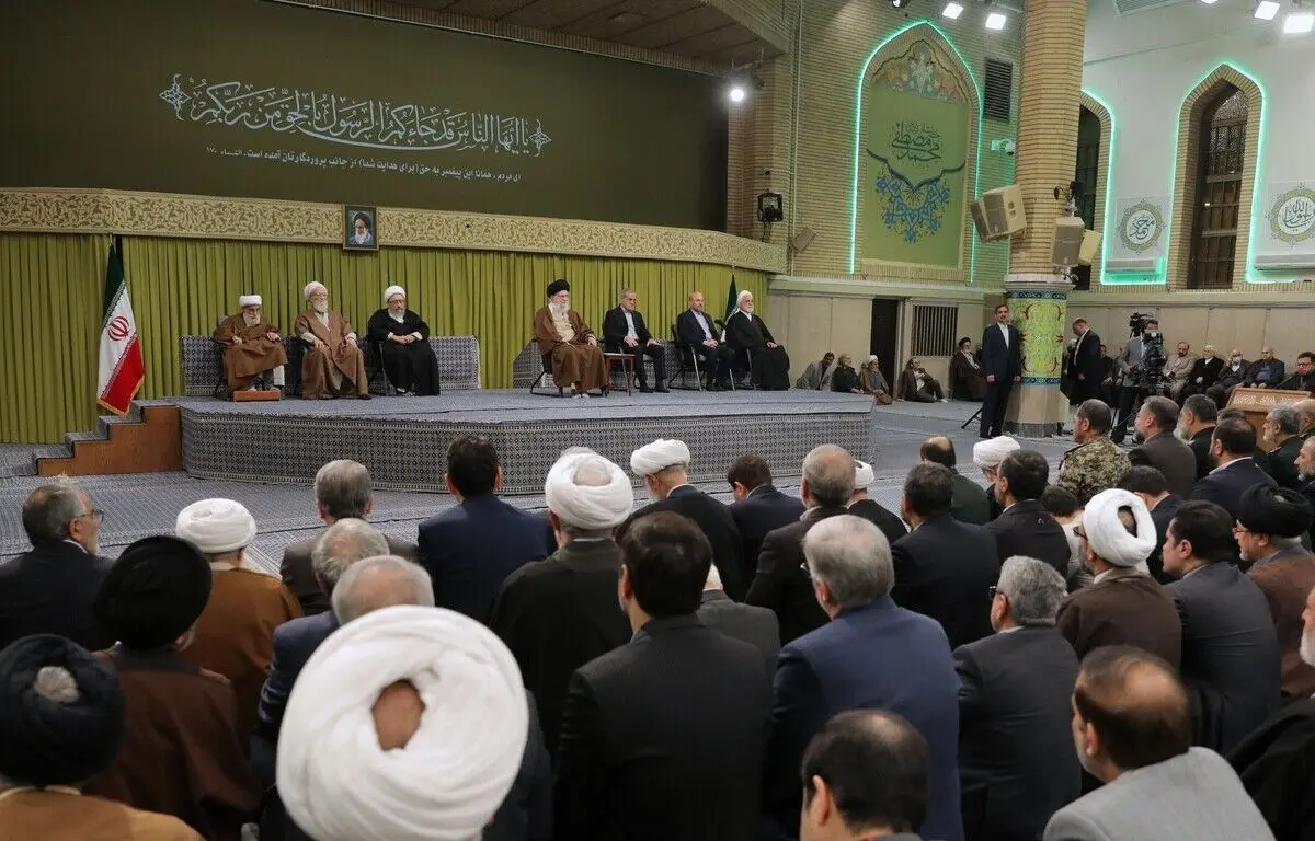 تصویری از سران قوا در کنار رهبر معظم انقلاب در دیدار روز عید مبعث