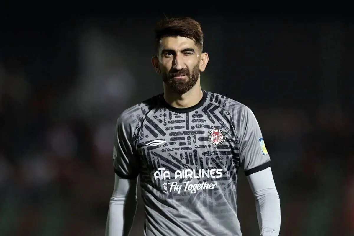 (ویدیو) دفاع محمدحسین میثاقی از علیرضا بیرانوند برابر هواداران پرسپولیس