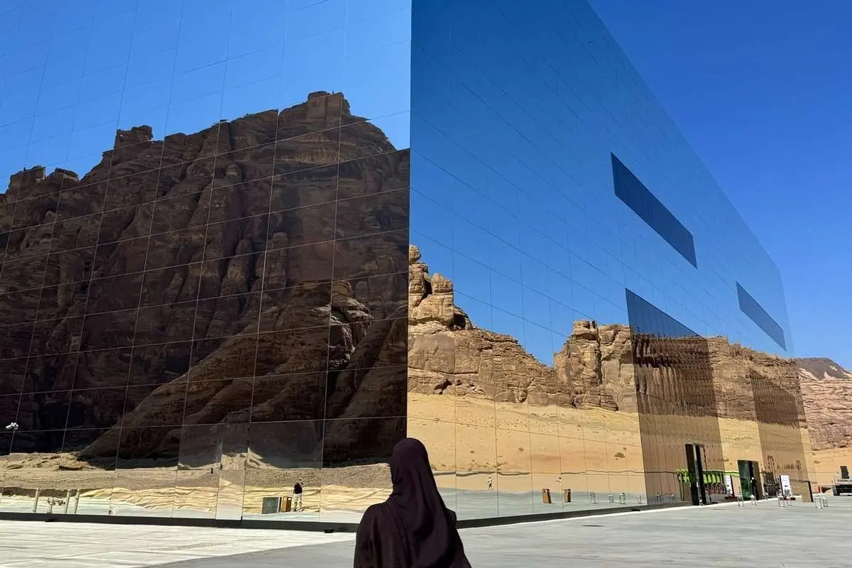 (ویدئو) بزرگترین ساختمان آینهای جهان در العلا عربستان