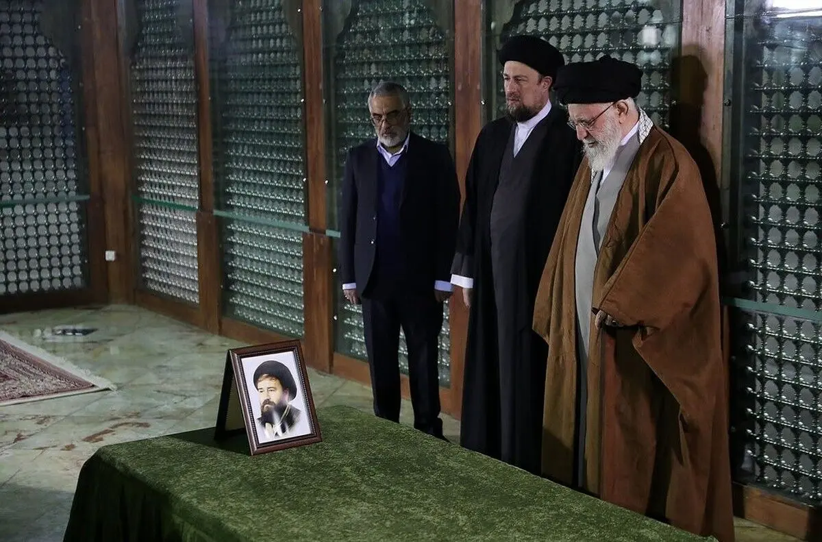 (تصاویر) حضور رهبر انقلاب در حرم امام و گلزار شهدا