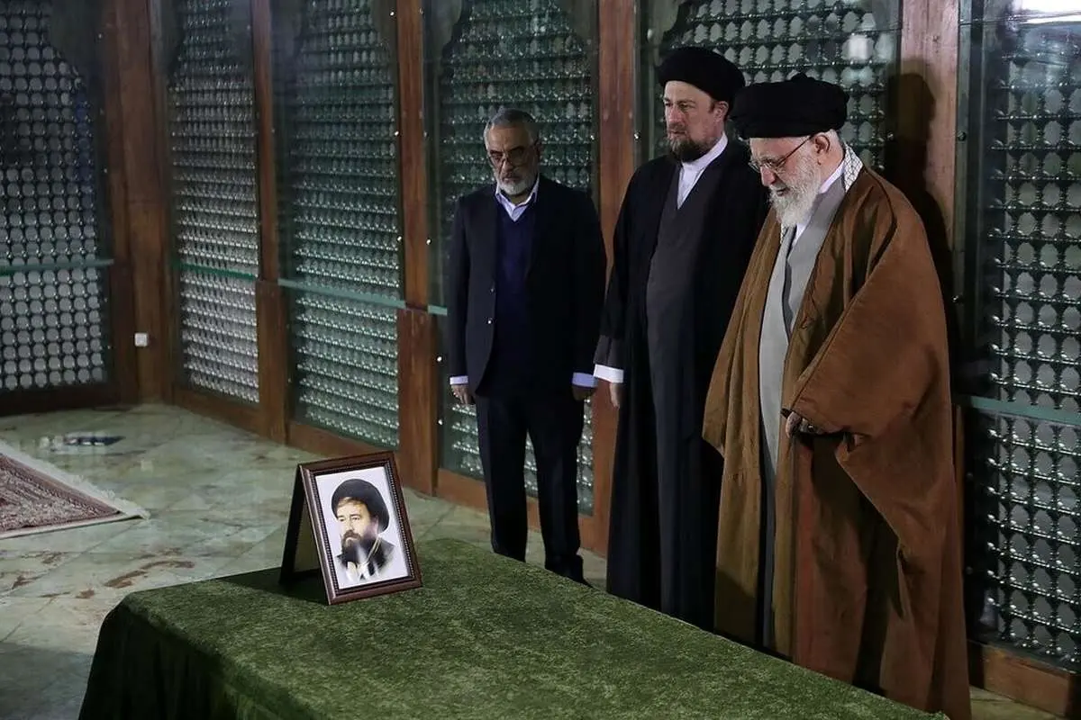 (تصاویر) حضور رهبر انقلاب در حرم امام و گلزار شهدا