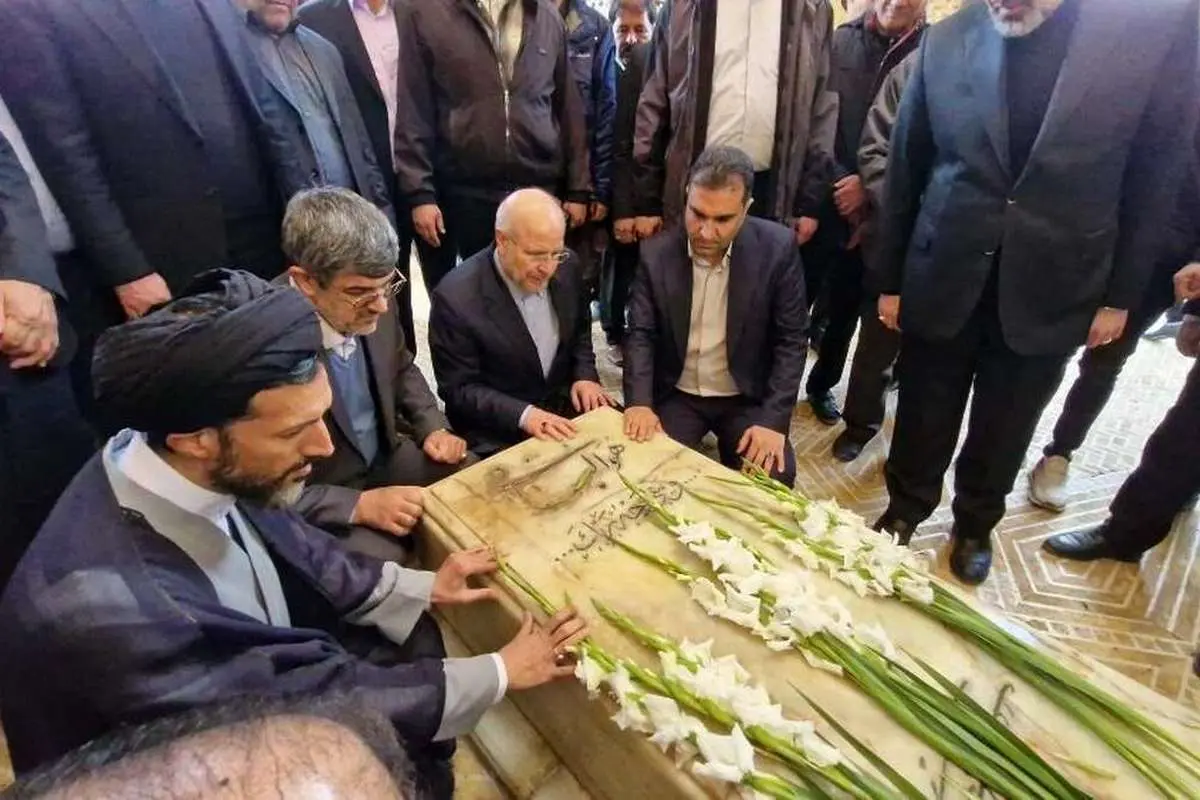 حضور قالیباف بر مزار پدر سید محمد خاتمی