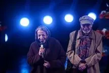 (ویدئو) واکنش فرزاد حسنی به دست دادن رضا بابک و مرضیه برومند