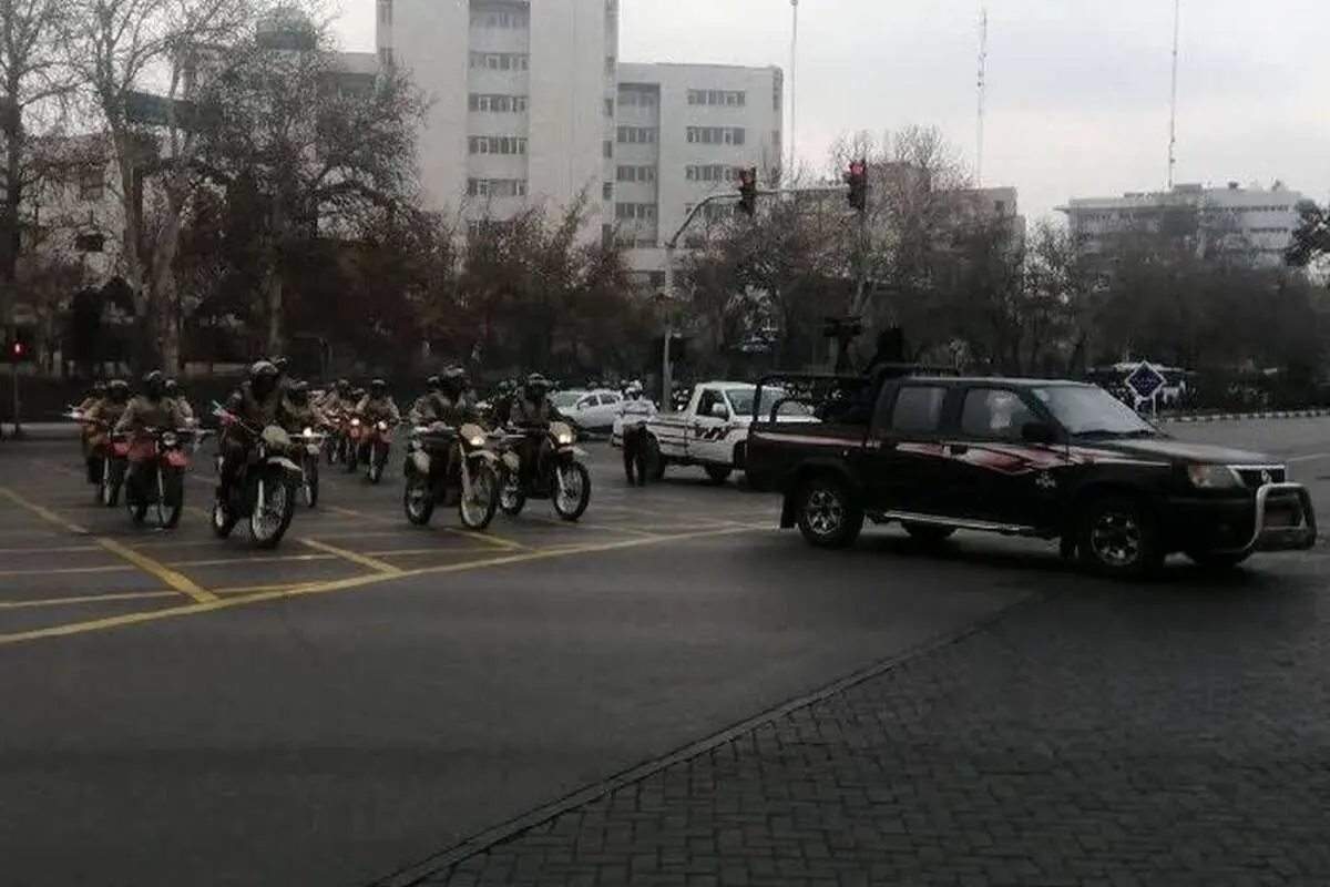 رژه ستون موتوری یگانهای نظامی و انتظامی در مشهد